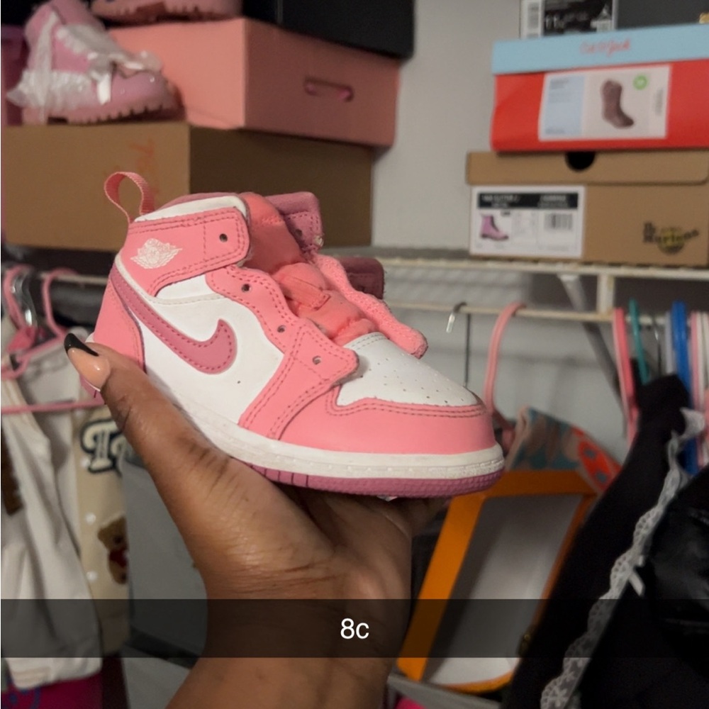 Gently used can send video if needed .No crease Most sipped off.New shoe strings